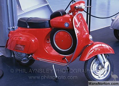 Vespa-red-PA-0031.jpg