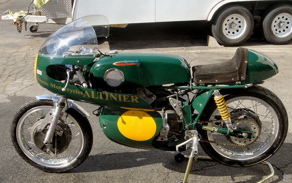 Aermacchi-350-Roadracer-Altinier-LHS.jpg