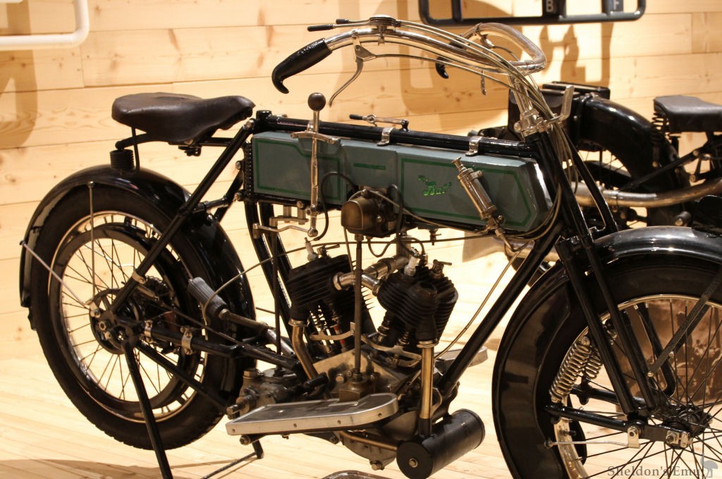 Bat-1912-998cc-TMu-PMi.jpg