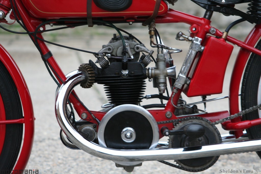 Benelli-1929-175cc-GP-Moma-04.jpg