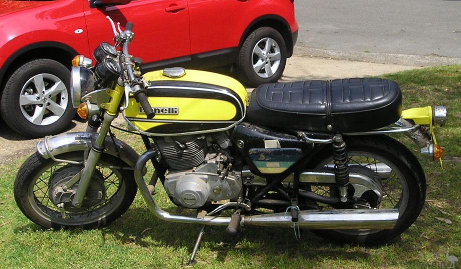 Benelli-1972-Tornado-650-AU-2.jpg