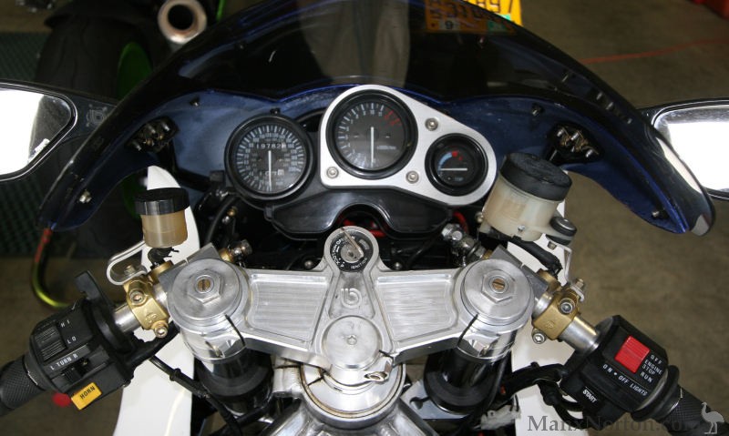 Bimota-SB6-95-blue-cockpit.jpg