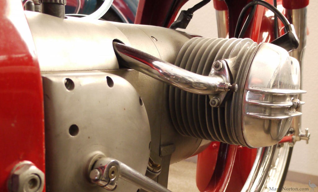 Capriolo-1955-150cc-Cento-50-KW-CHo-01.jpg