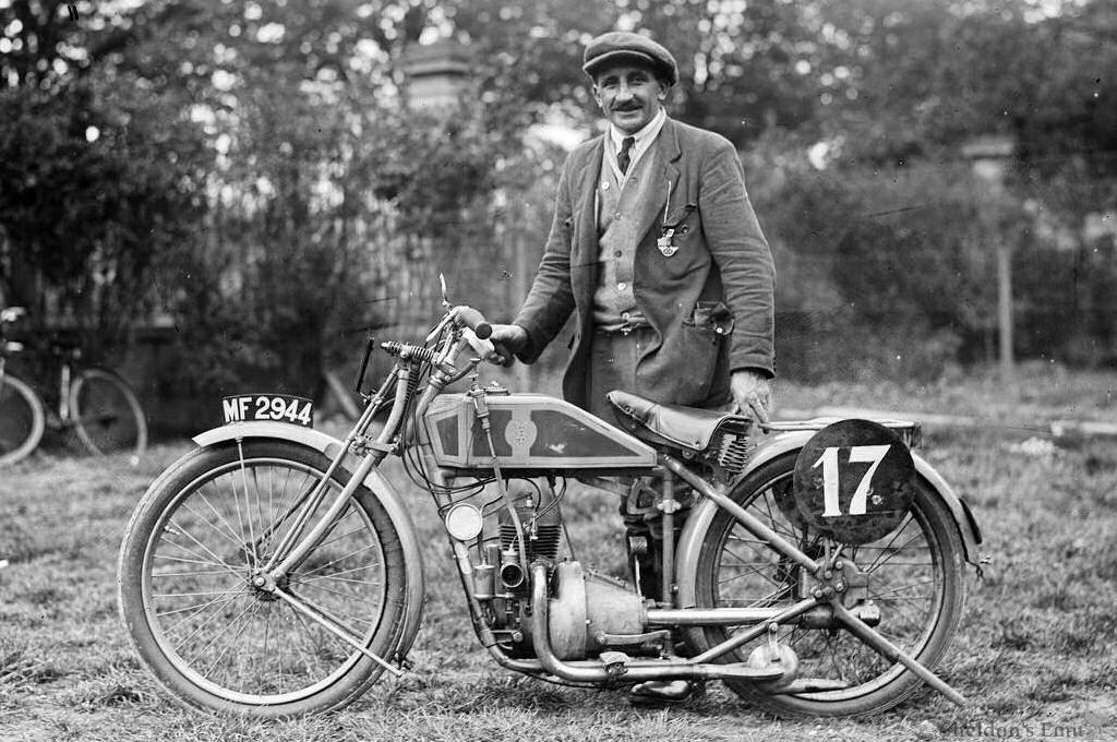 Claxton-and-Beatty-1924-350cc-2T-BNF-Gallica.jpg