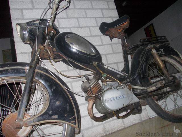 Phoenix-Groningen-49cc-Moped.jpg