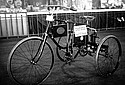 De-Dion-Bouton-1895-tricycle-IBra.jpg