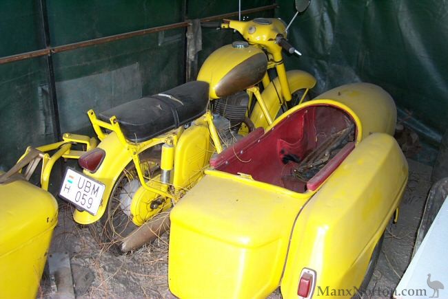 Jawa-Outfit-with-Trailer-Yellow.jpg