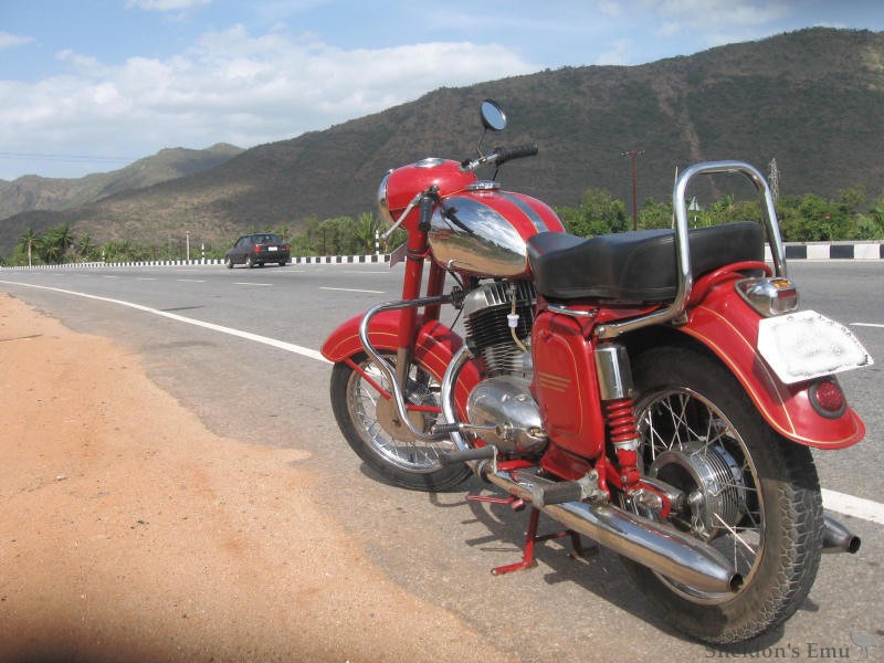 Jawa-1973-India-4.jpg