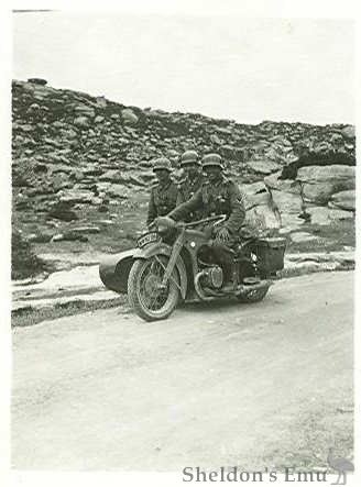 WWII-German-sidecar-and-crew.jpg