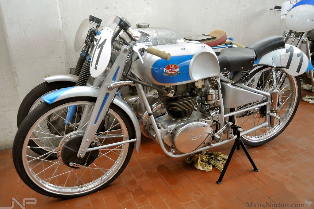 Mondial-1950c-DOHC-JNP.jpg