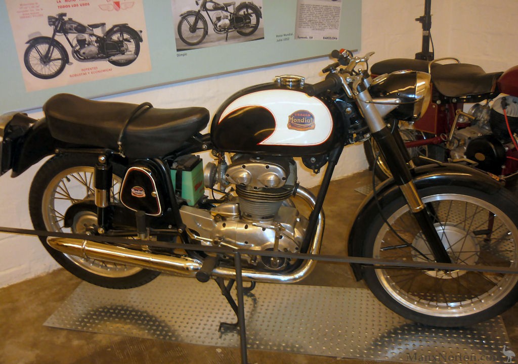 Mondial-1959-220cc-Constellation-ES-BMB-Wpa.jpg