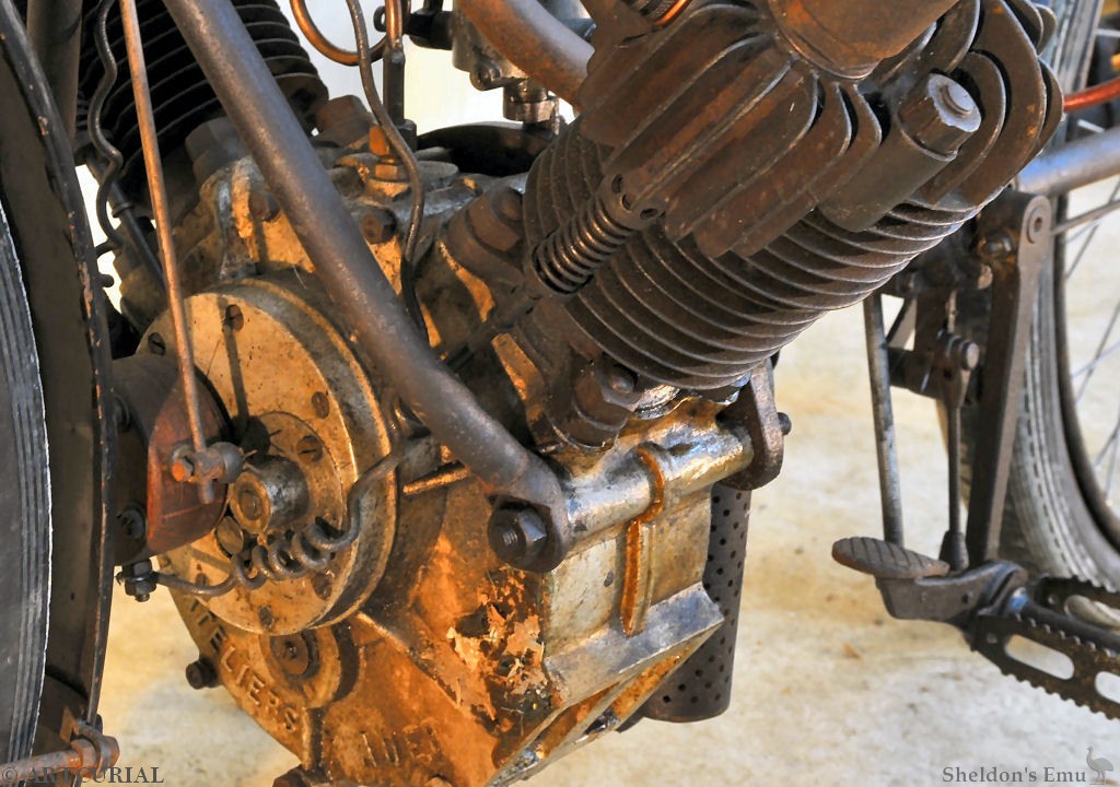 Moto-Cardan-1904c-Ader-V-Twin-Acl-03-Detail.jpg