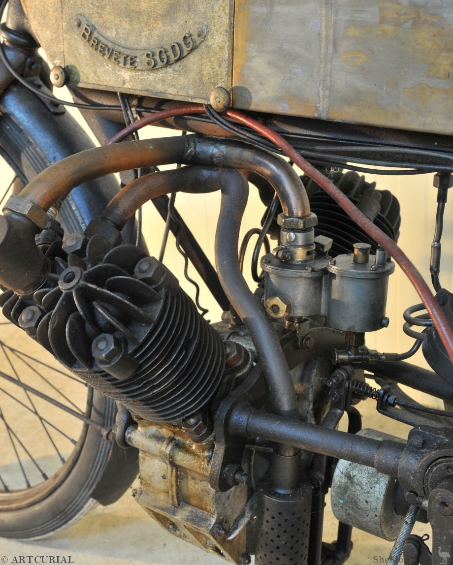 Moto-Cardan-1904c-Ader-V-Twin-Acl-03b.jpg