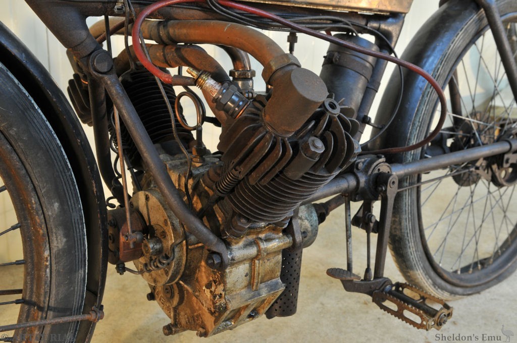 Moto-Cardan-1904c-Ader-V-Twin-Acl-03c.jpg