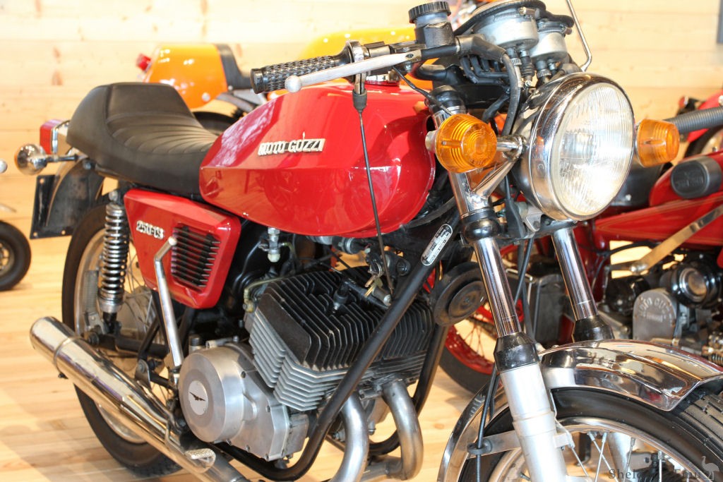 Moto-Guzzi-1976-250-Twin-TMu-PMi.jpg