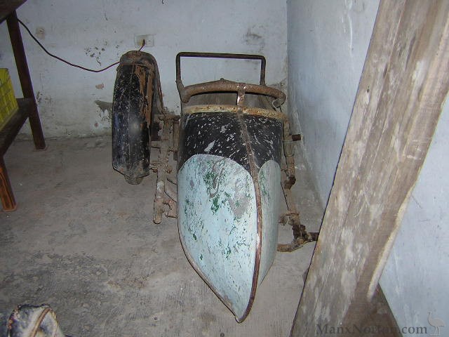 NSU-1930-V-Twin-sidecar-front.jpg