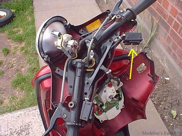 Vespa-Cosa-CL200-1988-light-switch.jpg