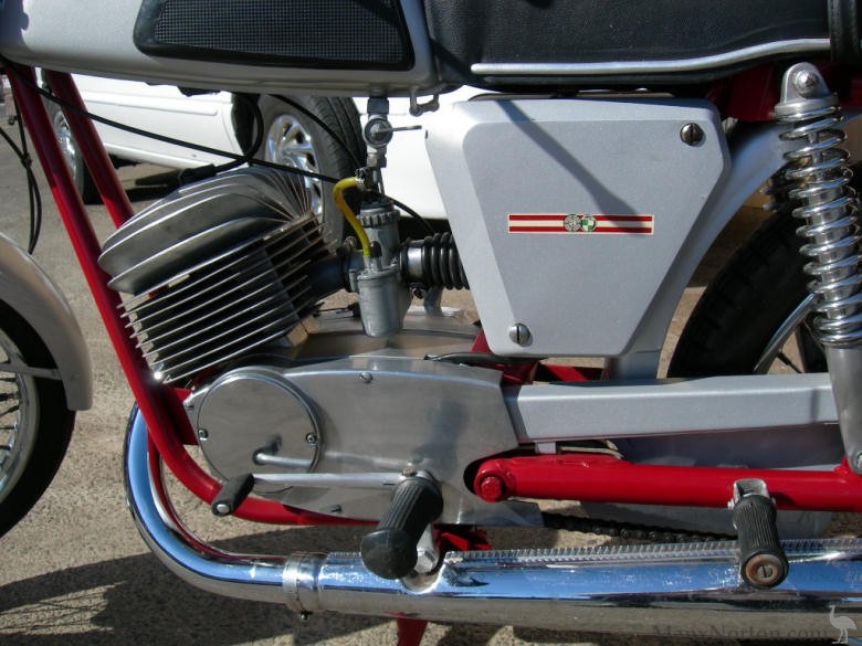 Puch-1967-M125-CA-2.jpg