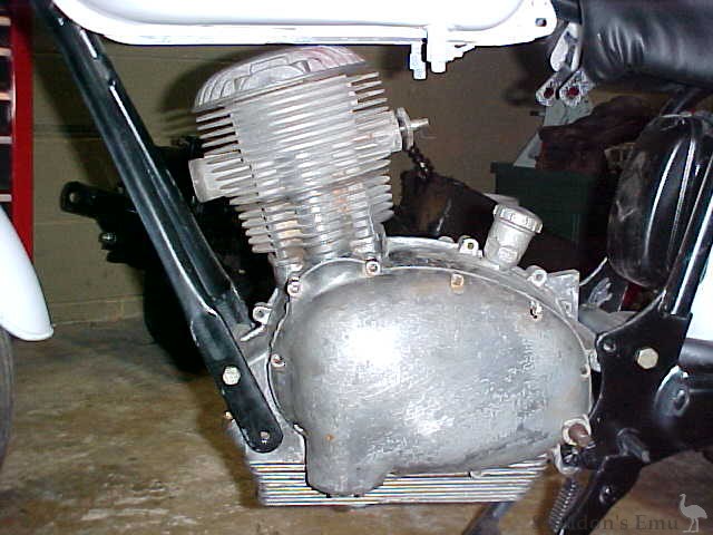 Gilera-106-Sears-engine-lhs.jpg