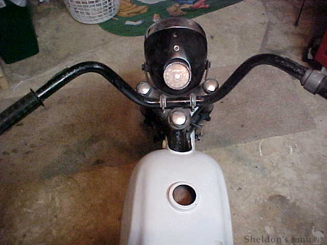 Gilera-106-Sears-tank.jpg