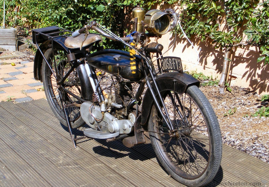 Soyer-1922-250cc-Parrett-3.jpg