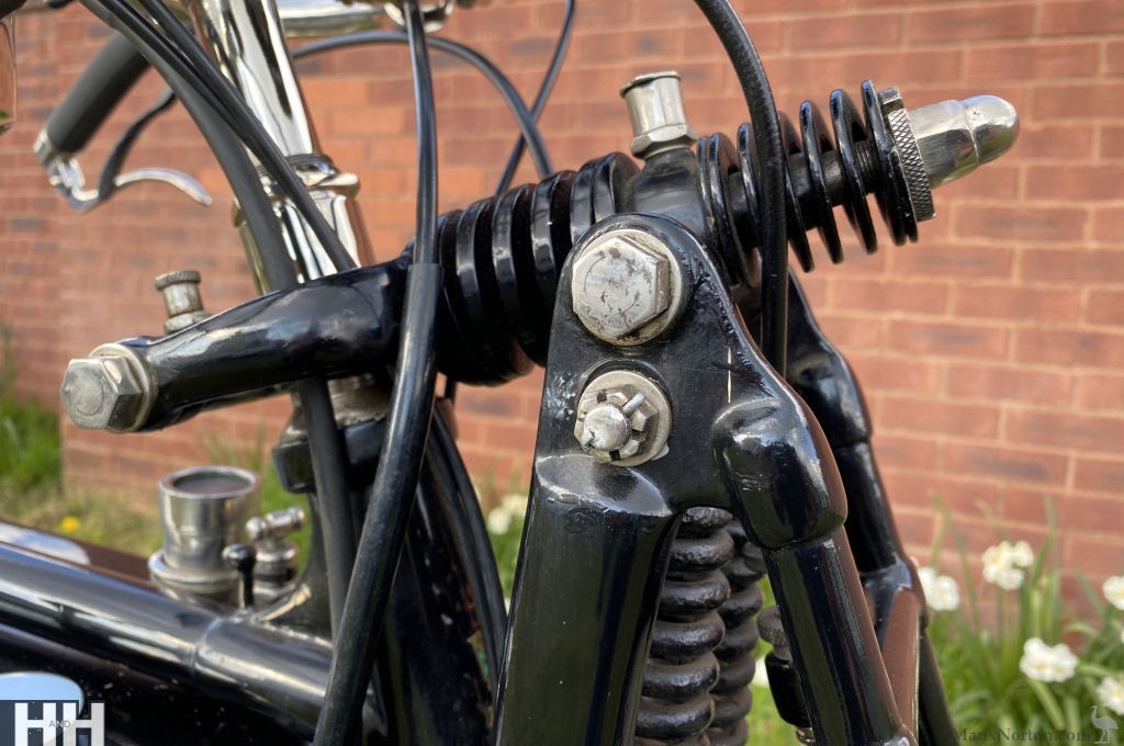 Sparkbrook-1912c-885cc-V-Twin-HnH-02.jpg