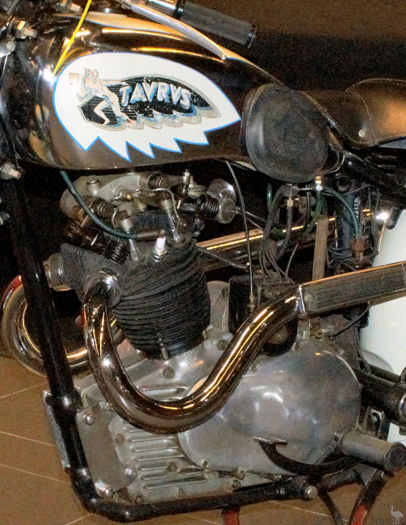 Taurus-1947-250cc-Bitubo-MRi-detail.jpg