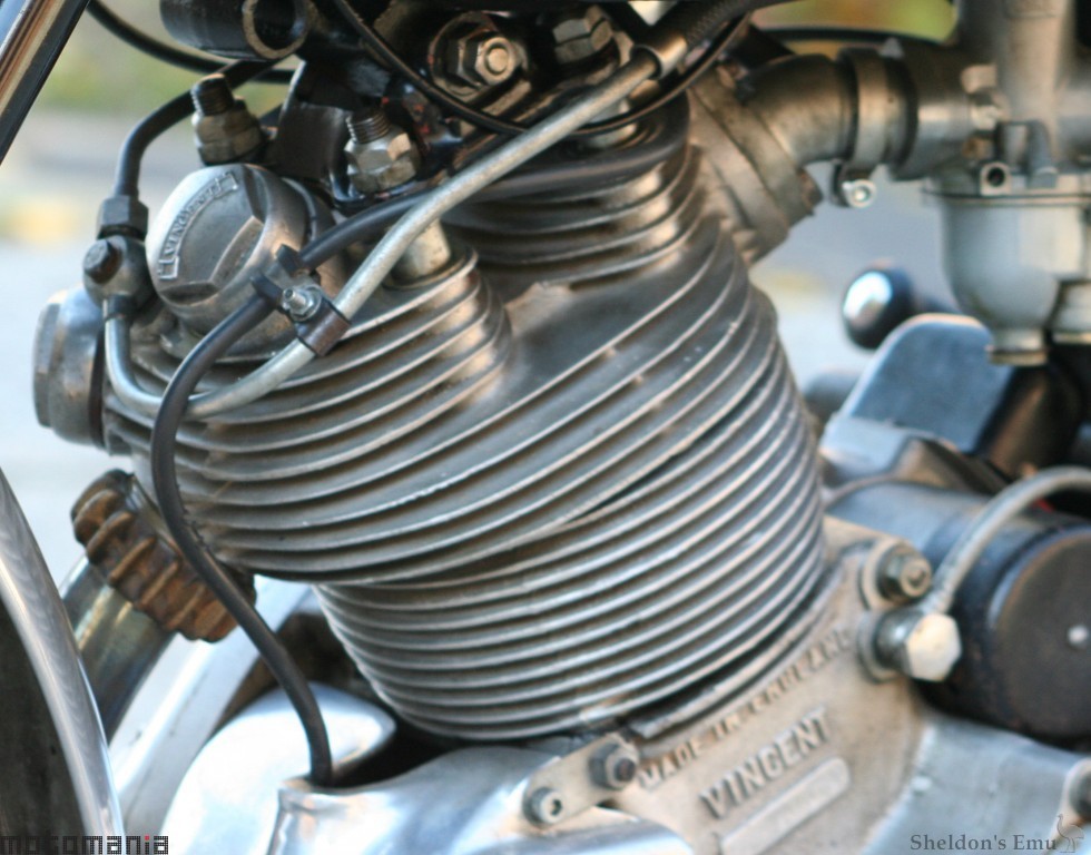 Vincent-1951-Comet-500cc-Motomania-3.jpg